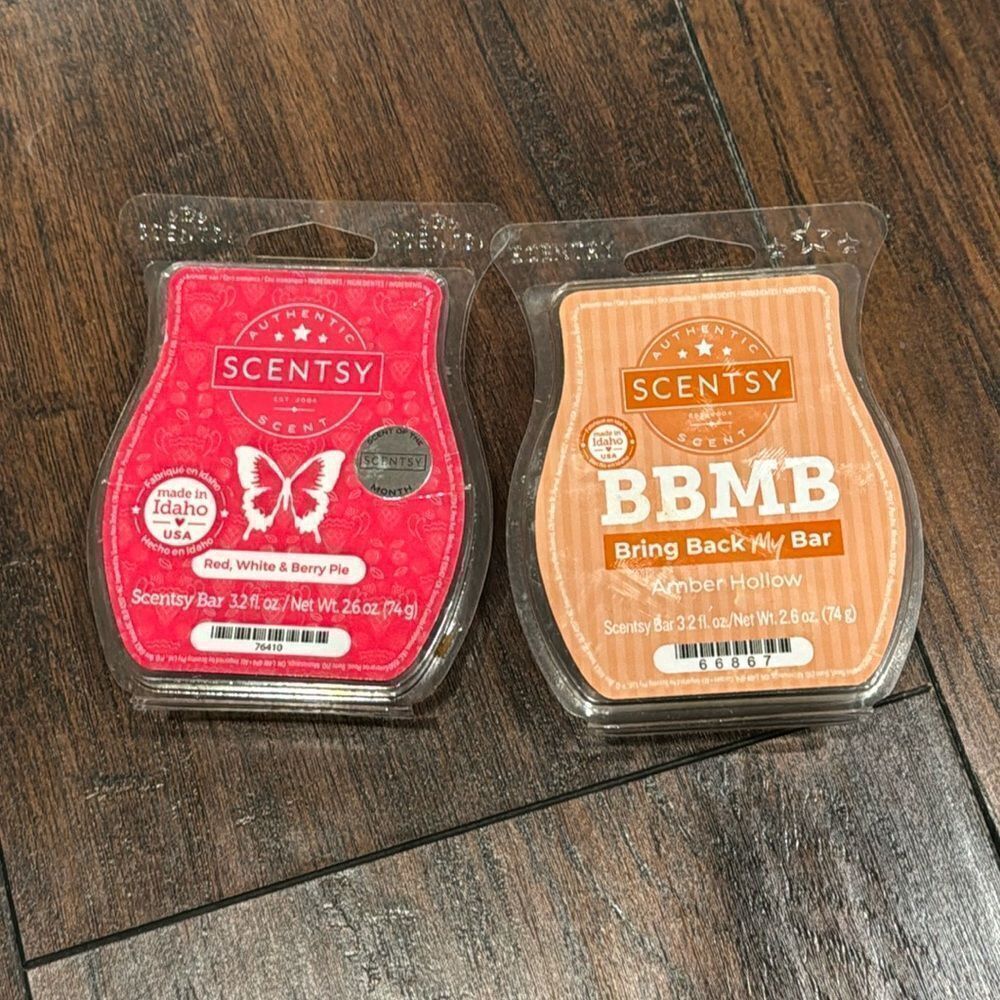 Lot of 2 Scentsy red,white & berry pie and Amber Hollow Wax Bar Melts